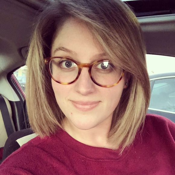 Meet your Posher, Nicole - Picture 1 of 1